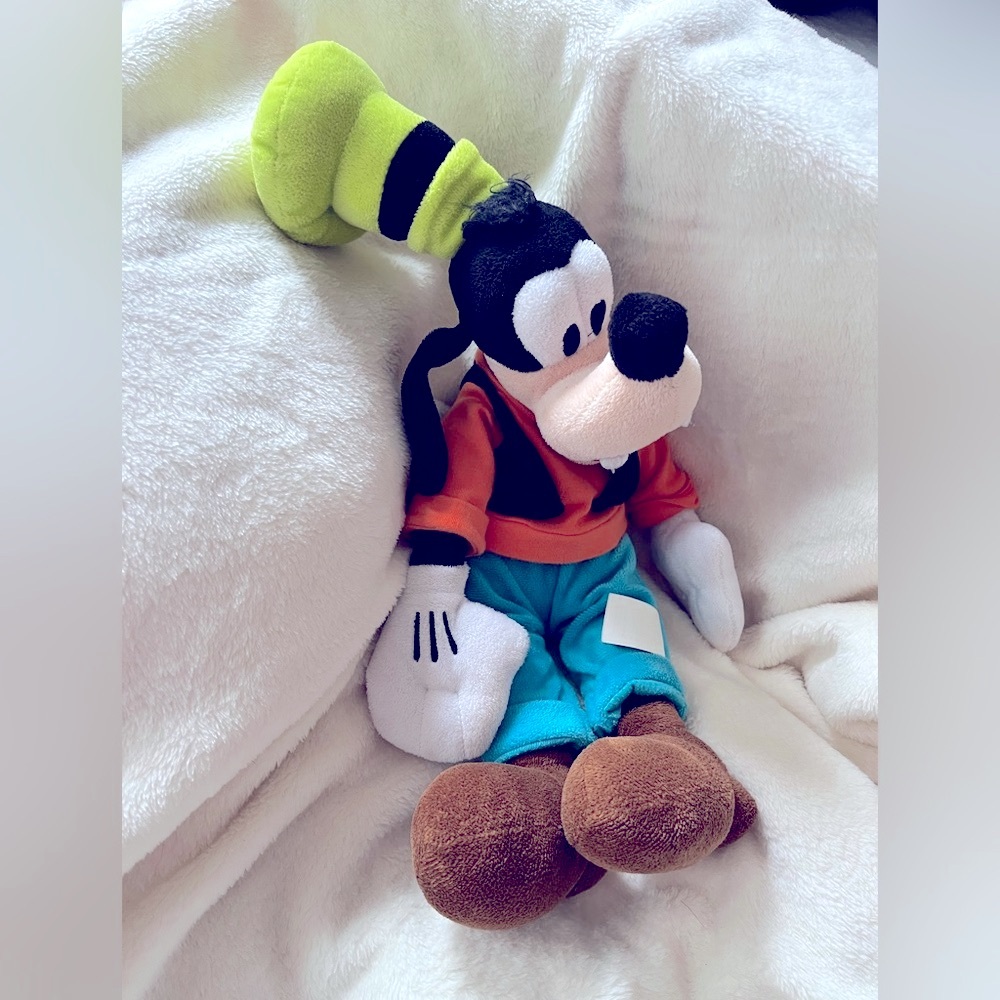 Disney Plush Goofy Stuffed Toy 17”